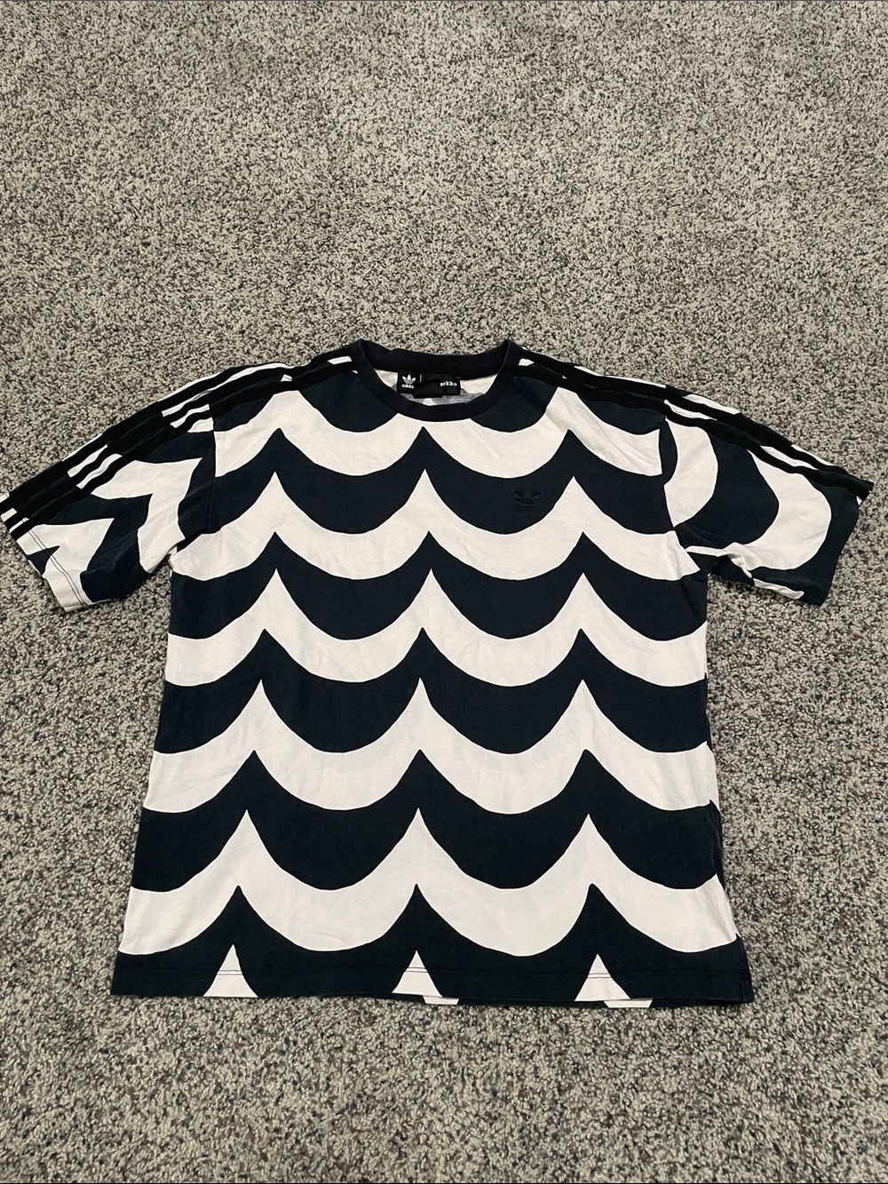 Adidas Originals x Marimekko tee sz XS